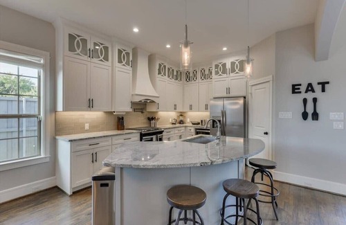 Rowlett House | Vibrant Texas Escape | 5BR, Pool & Hot Tub