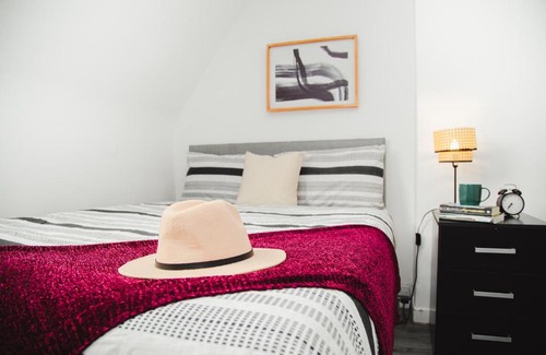 Bootle House | Vibrant Urban Nest