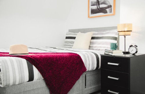 Bootle House | Vibrant Urban Nest
