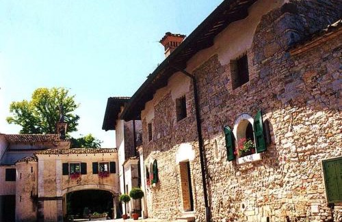 Strassoldo House | "Vicinia" with garden in the castle