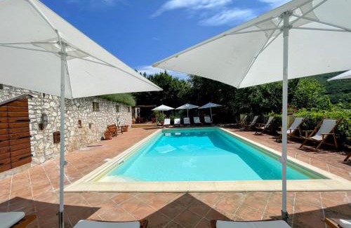 Strettura House | Vicolo - sleeps 5 with air con, wifi, balcony for dining and pool