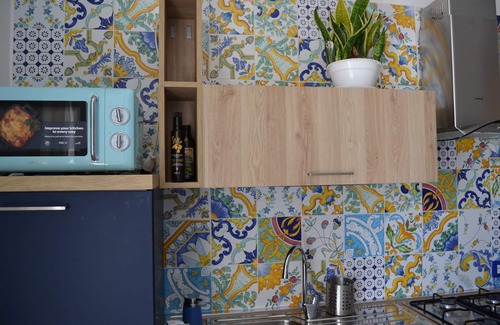 Torre Annunziata Apartment | Victoria Apartments: Capri | 5 mins from Pompeii Ruins