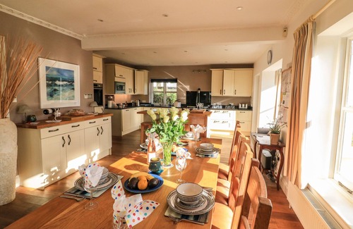 Kingsbridge House | VICTORIA LODGE, pet friendly, with a garden in Kingsbridge