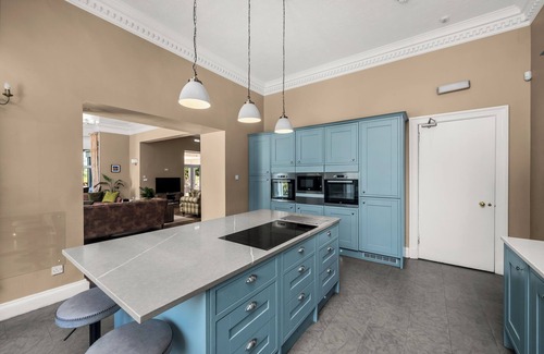 Carnoustie House | Victorian Mansion, fully refurbished, sleeps 24 guests in 12 ensuite bedrooms