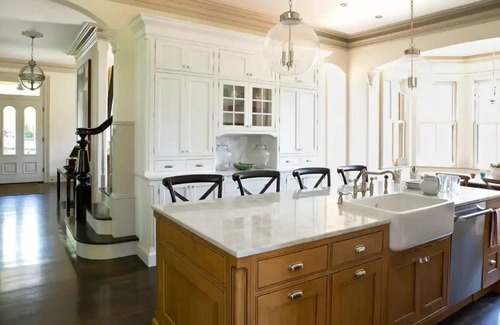 Mamaroneck House | Victorian Retreat Sleeps 12 with Pool, Gym, Near Water/Town/Train to NYC
