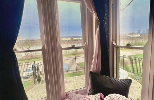 Ludlow House | Victorian Riverfront Estate mins from Cincinnati