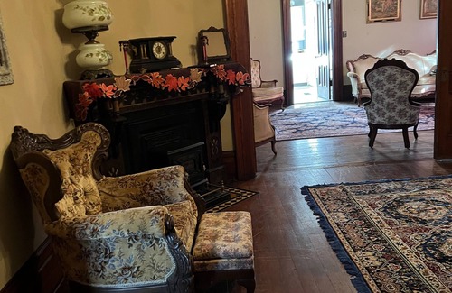 Blue Mound House | Victorian Style Mansion- Family oriented and perfect escape.