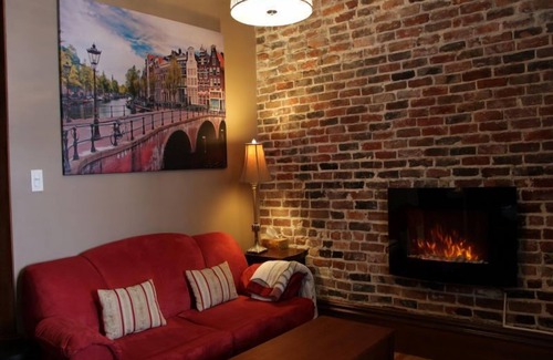 Farnham Apartment | Vieux-Old Farnham Appart Condotel1