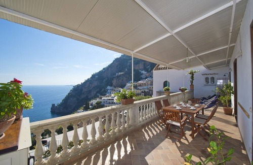 Positano Villa | view of the sea in the center of Positano