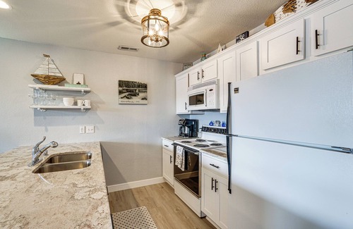 Osage Beach Condo | View, Pool & Lake Access: Osage Beach Condo!