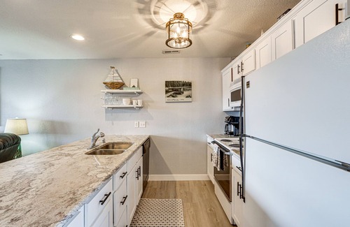 Osage Beach Condo | View, Pool & Lake Access: Osage Beach Condo!