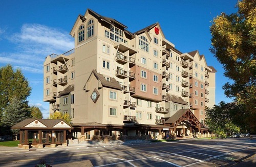 Mountain Star Villa | View the Fall foliage in this 1-bdrm villa w/kitch, sleeps 4 in lovely Avon, CO