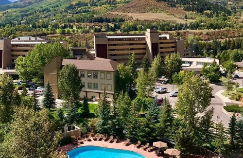Mountain Star Villa | View the Fall foliage in this 1-bdrm villa w/kitch, sleeps 4 in lovely Avon, CO