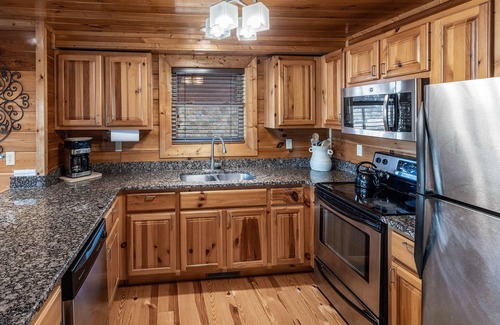 Pigeon Forge Cabin | View View View!! 24 Hour Views-Theater-Gameroom-1 mile from Pigeon Forge-Hot Tub