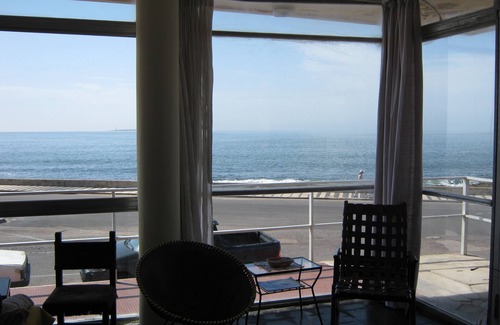 Peninsula Apartment | VIEW WONDERFUL beach-shops