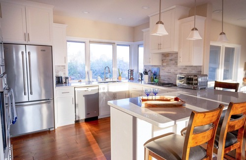 Junction House | ViewPoint Lodge - Beautiful 22-Acre Palo Cedro Home