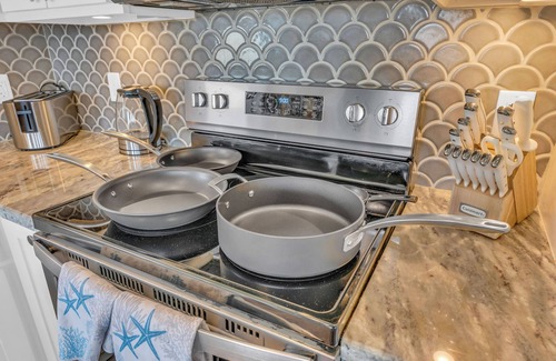 Port Bolivar House | Views from 2 decks - 1000ft to the sand - HUGE deck with bar, views and games