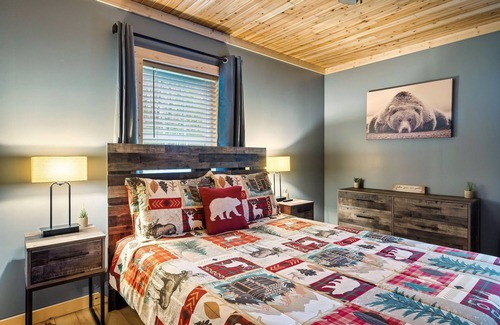 Gatlinburg - Pigeon Forge House | Views, Hot Tub, Close to Dollywood, Gatlinburg and Smoky Mountain National Park