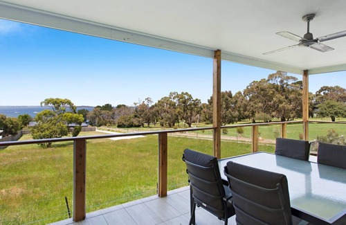 Rhyll House | Views on Snapper in Rhyll