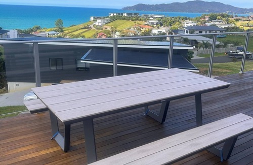 Cable Bay House | Views on Stratford