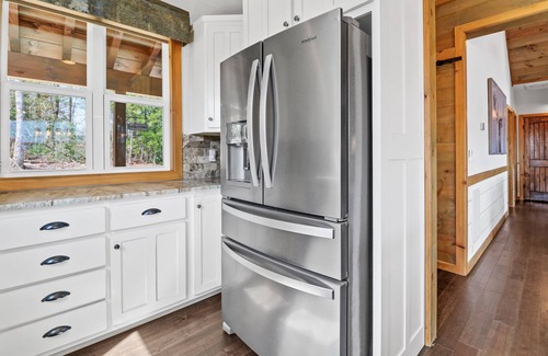 Cherry Log House | Views Views Views, Comfort, Location, Amenities