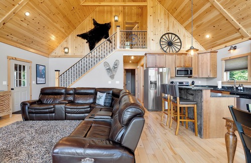 Hanover House | Viewtop Cabin | 4 Bed, 3 Bath