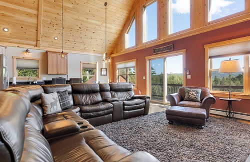 Hanover House | Viewtop Cabin | 4 Bed, 3 Bath