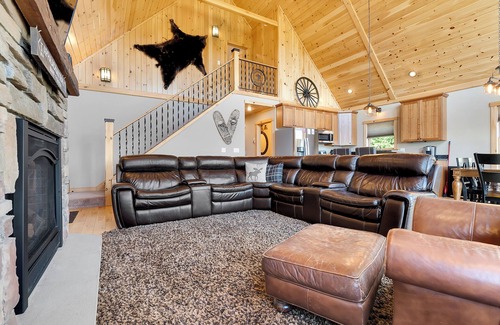 Hanover House | Viewtop Cabin | 4 Bed, 3 Bath