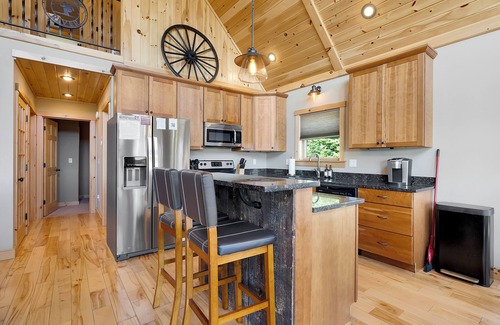 Hanover House | Viewtop Cabin | 4 Bed, 3 Bath