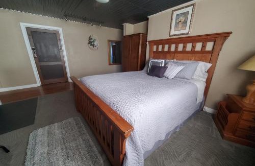 Tombstone Apartment | VIGILANTE INN Holliday