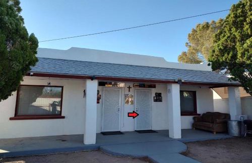 Tombstone Apartment | VIGILANTE INN Holliday