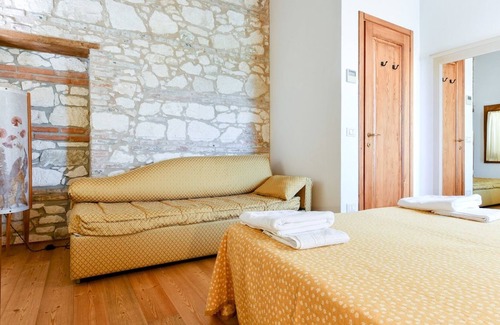 Longare Apartment | Vigneti apartment with two bedrooms and one bathroom on the second floor (apartment 5)