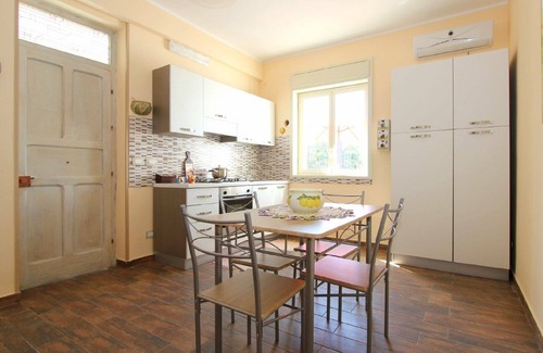 Capaci Villa | Viilla surrounded by greenery 1 km from the sea and adjacent to the town.