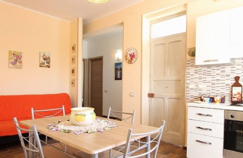 Capaci Villa | Viilla surrounded by greenery 1 km from the sea and adjacent to the town.