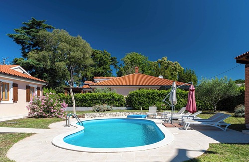 Farini Villa | Vila Dalia predstavlja idealan spoj komfora, privatnosti i topline doma.