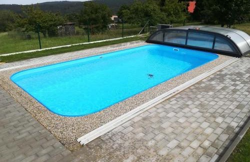 Mala Viska Villa | Vila v Brdech s bazénem, infra saunou a vybavením