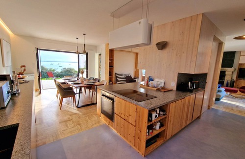 Plouneour-Brignogan-Plages House | Villa Horizon Marin, sleeps 7, Jacuzzi, direct beach access