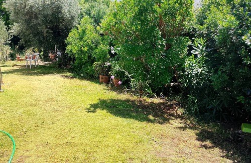 Sarroch Villa | Villa bifamiliare con giardino con tre camere da letto a 300 MT dalla spiaggia