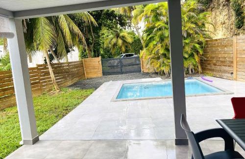 Les Abymes Villa | Villa élégante Les Abymes, piscine