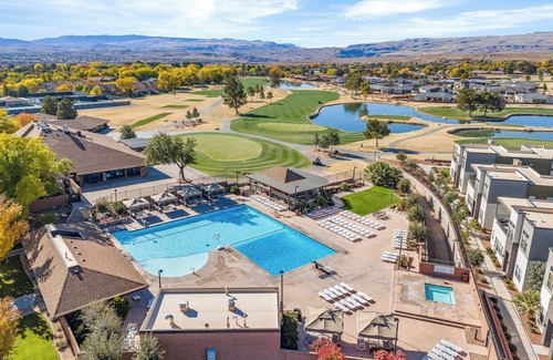 Bloomington Condo | Villa #01 at Bloomington Country Club: Pool, Golf, Restaurant