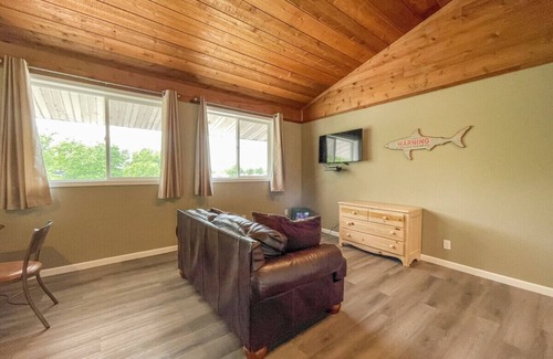 Lake Ozark Villa | Villa 1 sleep 6 w/VIP pkg- Bachelor parties here!
