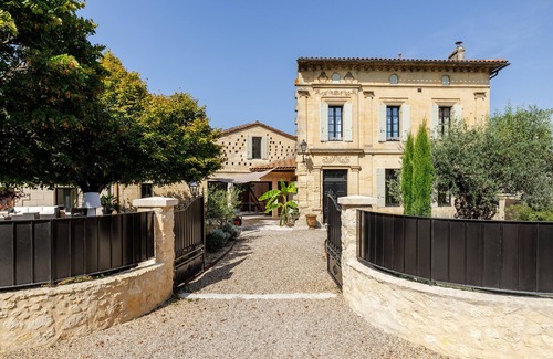 Montagne Villa | Villa '10 Personnes' with Private Pool, Wi-Fi and Air Conditioning