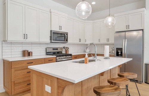 Bloomington House | Villa #15 Dog Friendly, Pool and Hot Tub!