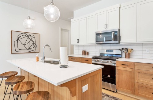 Bloomington House | Villa #15 Dog Friendly, Pool and Hot Tub!