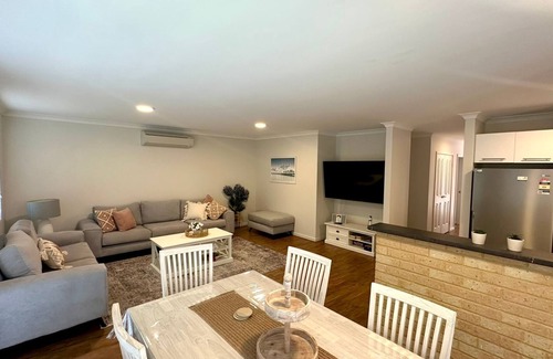 Dunsborough Villa | Villa 2 @ Dunsborough Villas