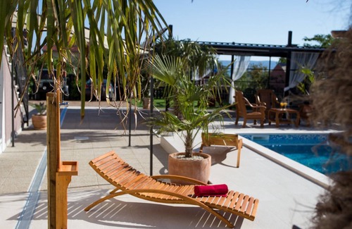 Kastela Villa | Villa 4 Bedrooms Private heated Pool 100m From The Sea