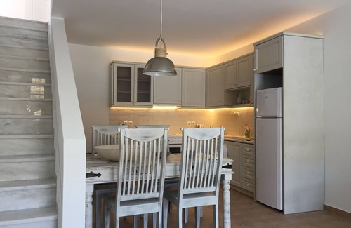 Episkopi Gonias Villa | "Villa Accomodesio", spacious villa for 6 p. with excellent view to Aegean sea