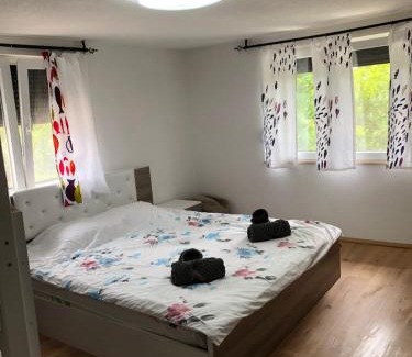 Gjonaj House | Villa Adushi