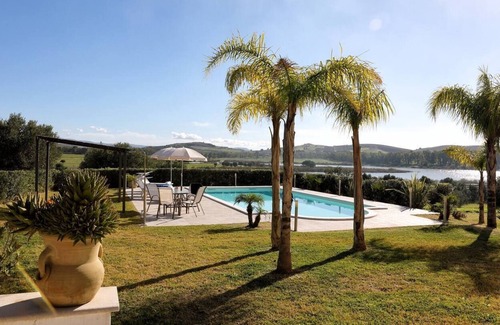 Paceco Villa | Villa Agaver with swimming pool overlooking the lake