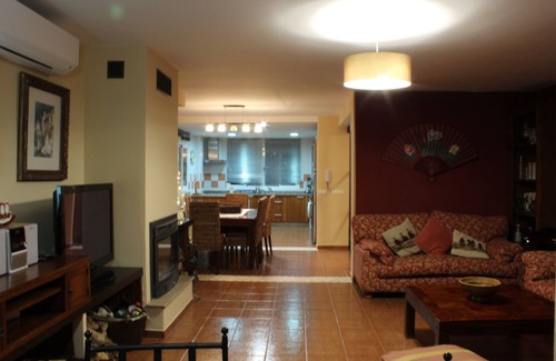 Nivar Ski Chalet | Villa Alfaguara is a rural house with views of the Sierra Nevada for 14 people